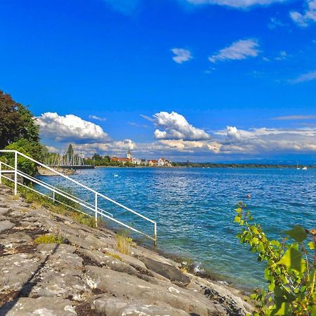 Auszeit Apartment Bodensee: Lakeside Retreat with Private Beach and Alpine Views Friedrichshafen Exterior photo