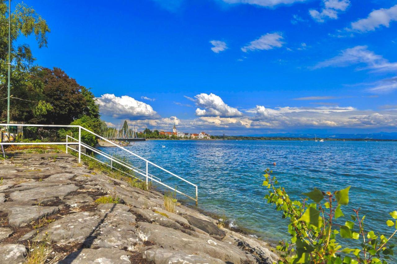 Auszeit Apartment Bodensee: Lakeside Retreat with Private Beach and Alpine Views Friedrichshafen Exterior photo