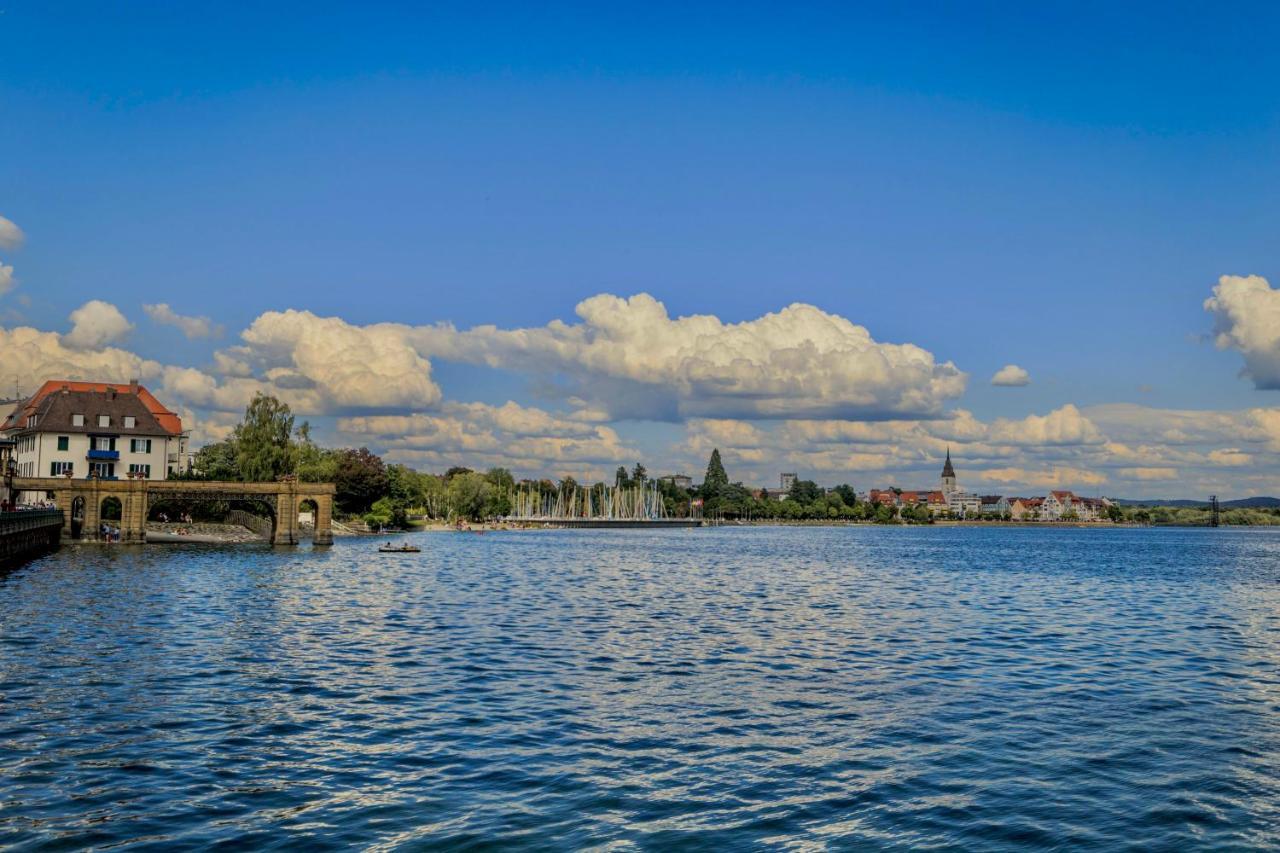 Auszeit Apartment Bodensee: Lakeside Retreat with Private Beach and Alpine Views Friedrichshafen Exterior photo