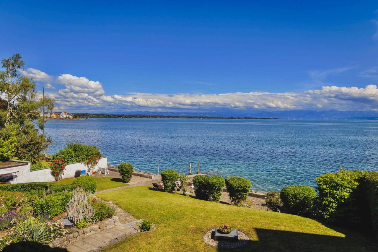 Auszeit Apartment Bodensee: Lakeside Retreat with Private Beach and Alpine Views Friedrichshafen Exterior photo