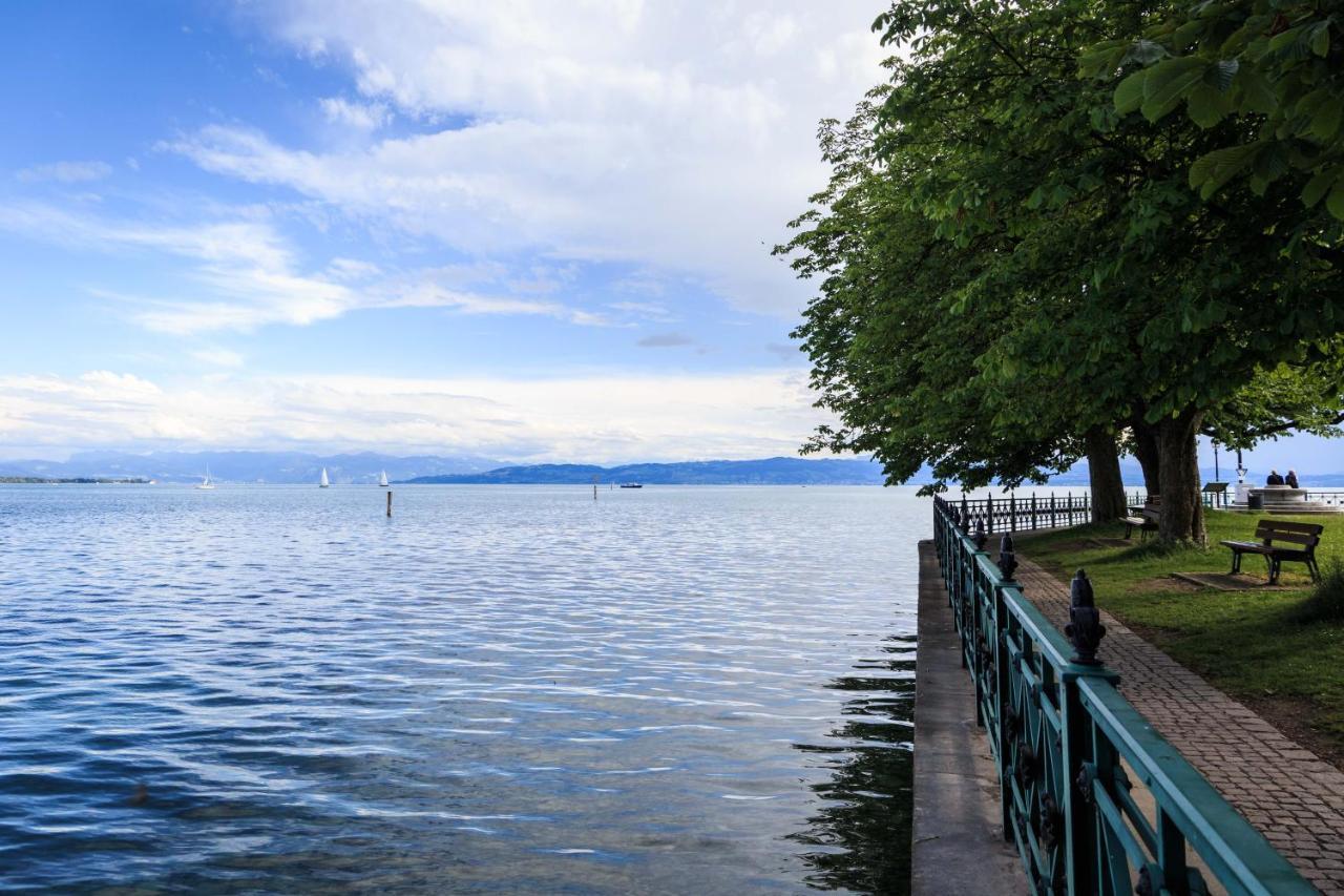 Auszeit Apartment Bodensee: Lakeside Retreat with Private Beach and Alpine Views Friedrichshafen Exterior photo